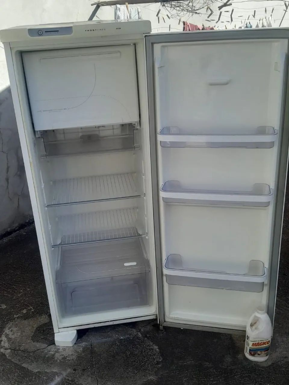 Geladeira eletrolux 220 V funcionando ótimo  - Foto 2