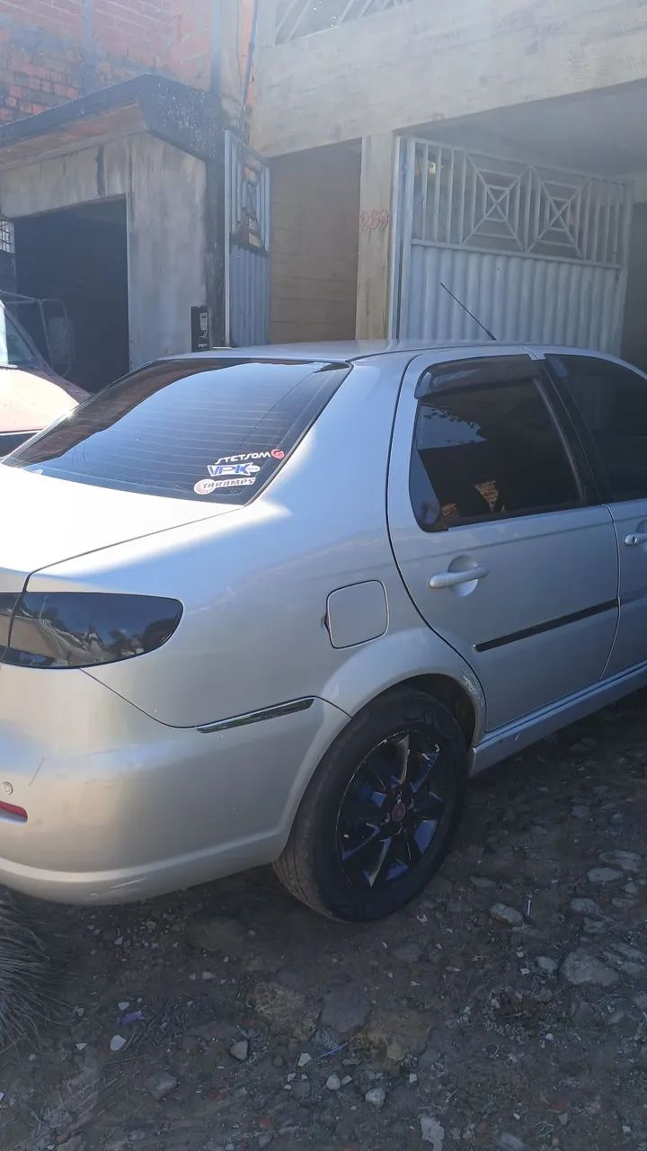 Fiat Siena Siena ESSENCE 1.6 Flex 16V 4p 2011
