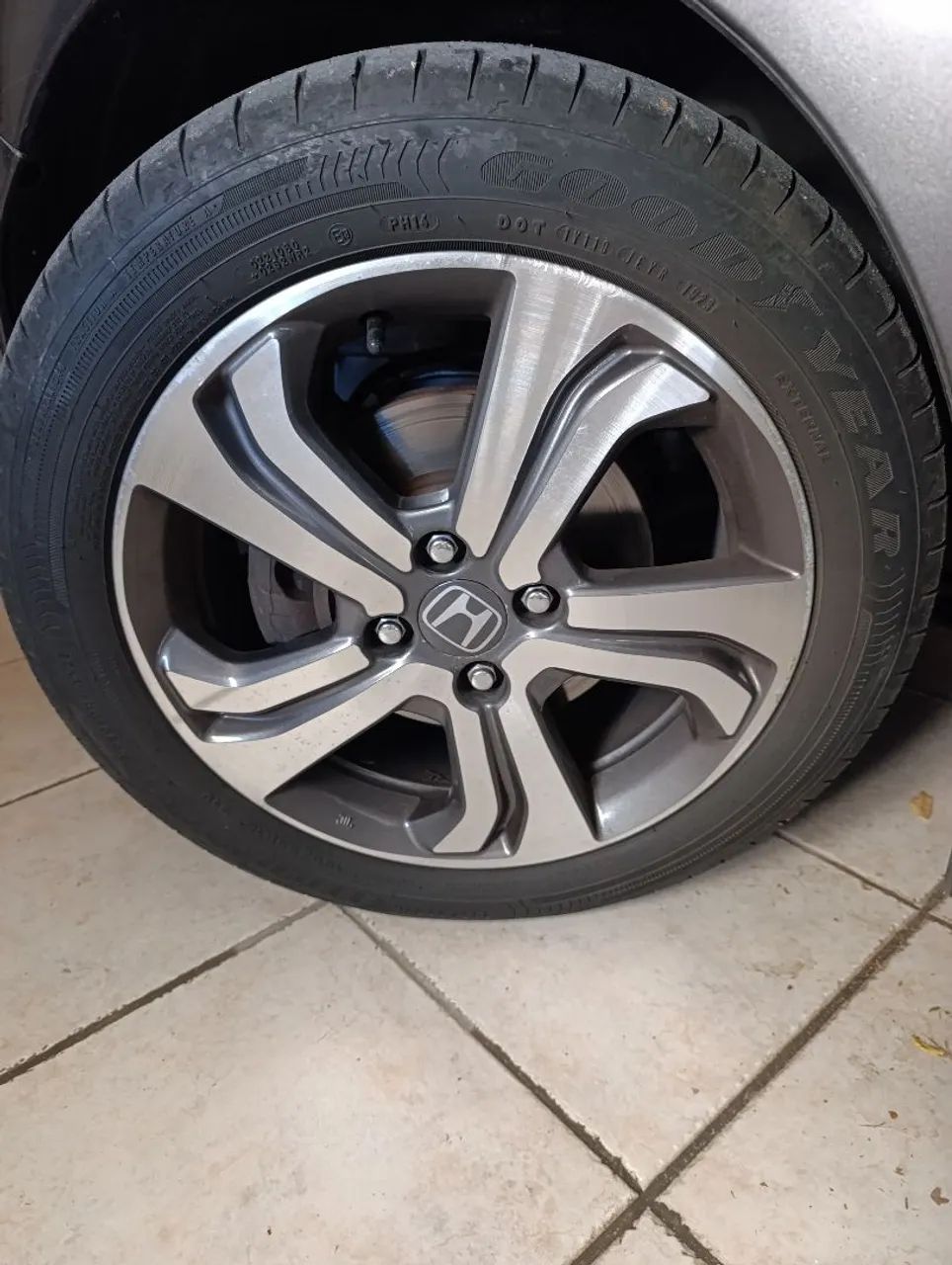 Vendo pneus Goodyear City  
