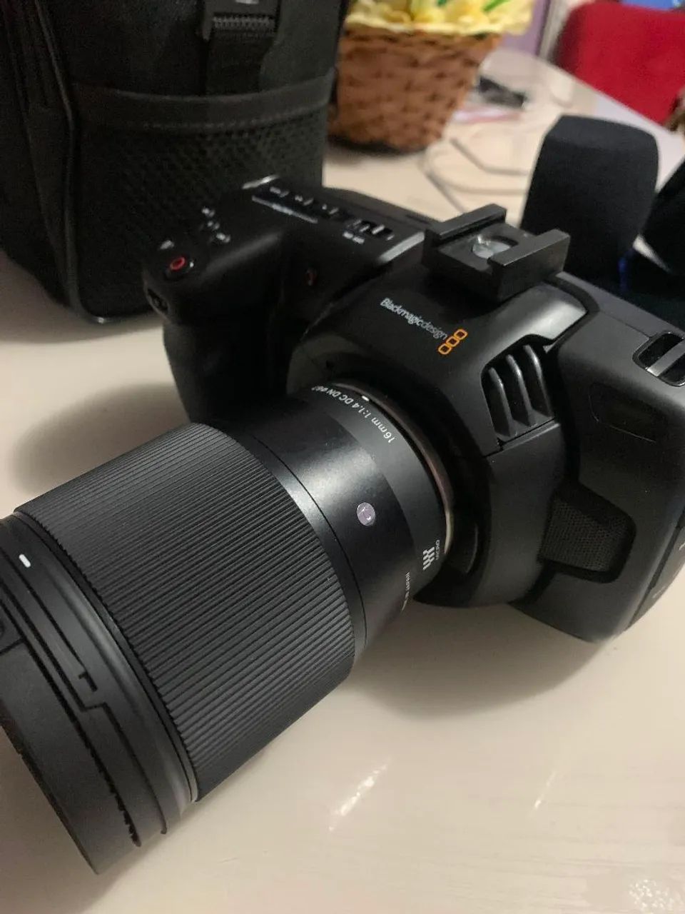 blackmagic pocket cinema 4k com 16mm 1.4 - Foto 2