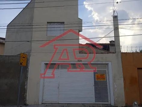 CASA EM ANDAR SUPERIOR, BEM ISOLADA