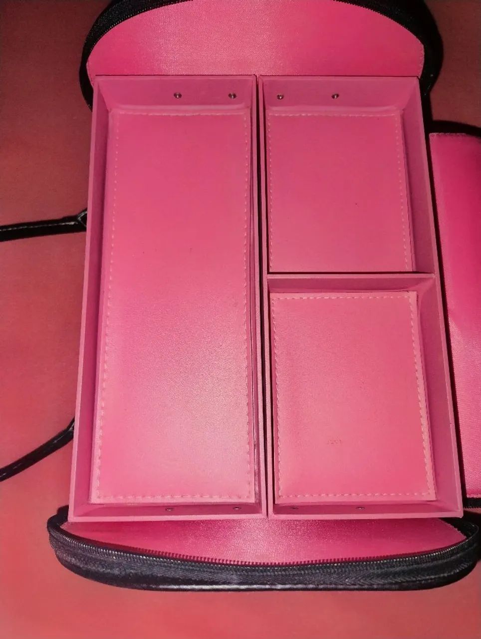 Maleta de maquiagem da avon  - Foto 5