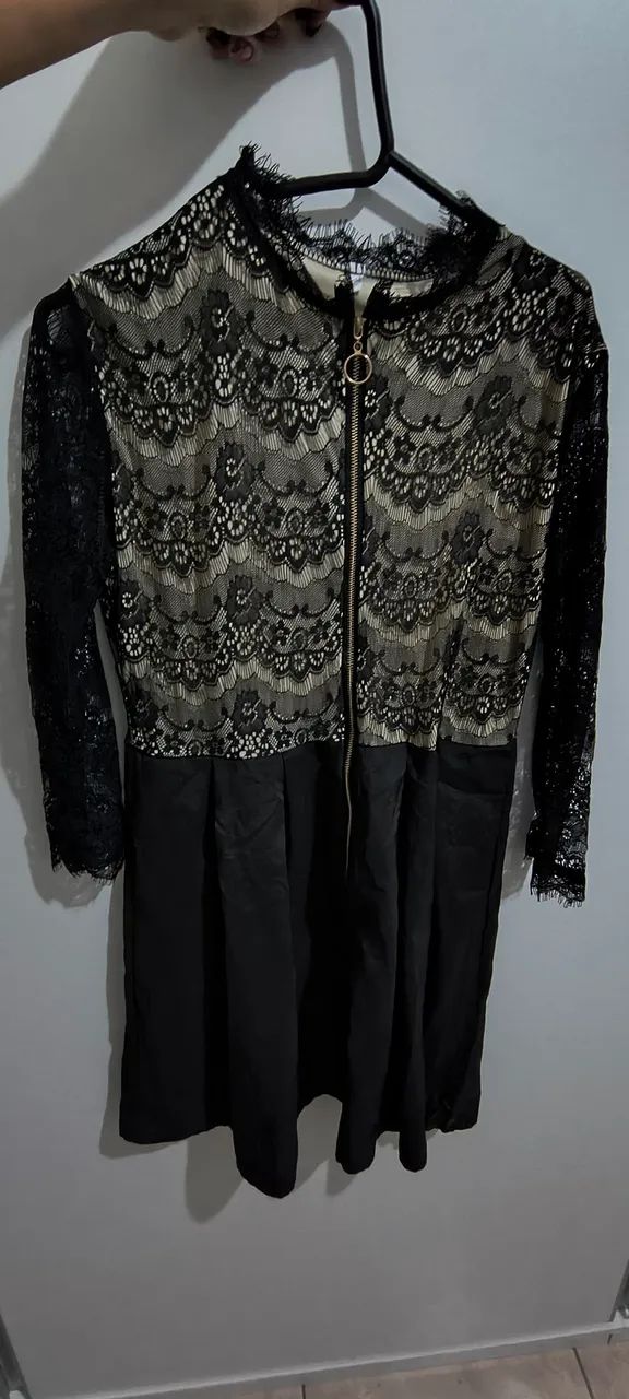 Vestido manga longa tipo tule 