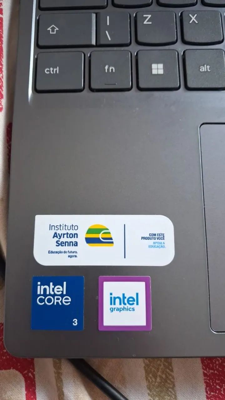 IdeaPad Silm 3 15IRU10  - Foto 3