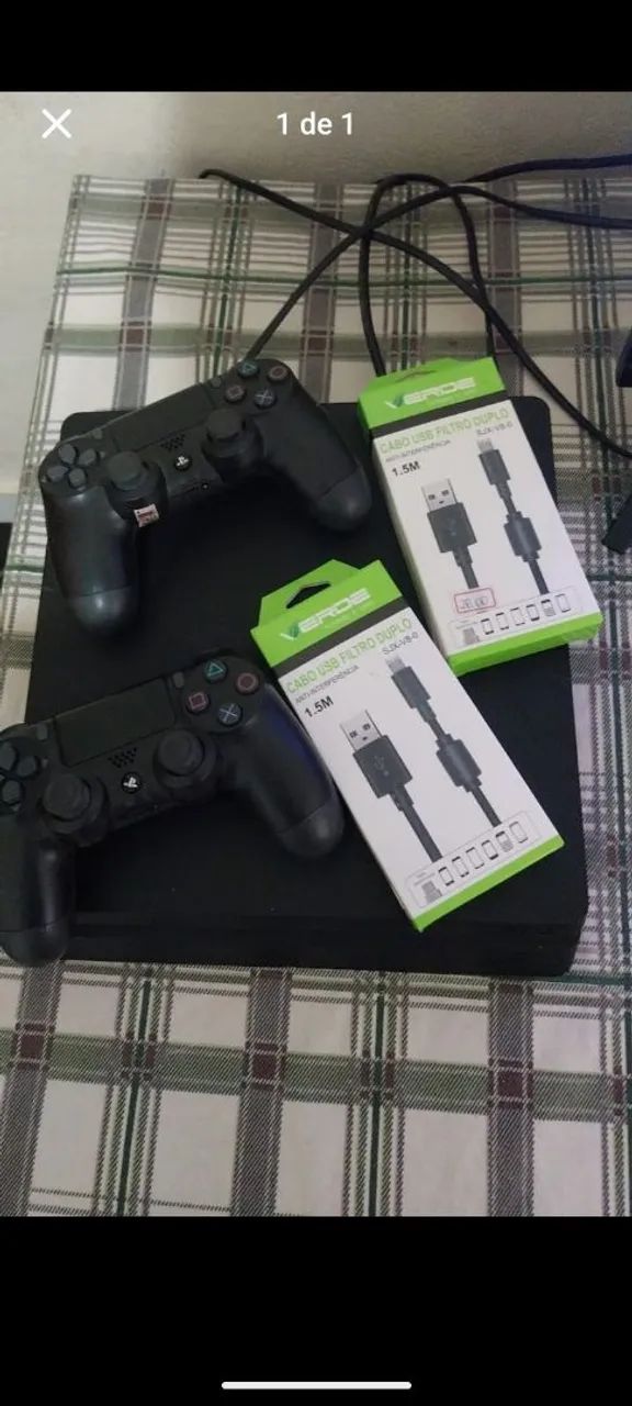 PS4 slim completo acompanha 2 manetes e cabos