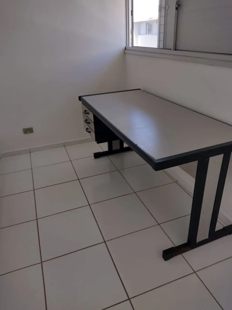 mesa de escritório (sem gaveteiro)