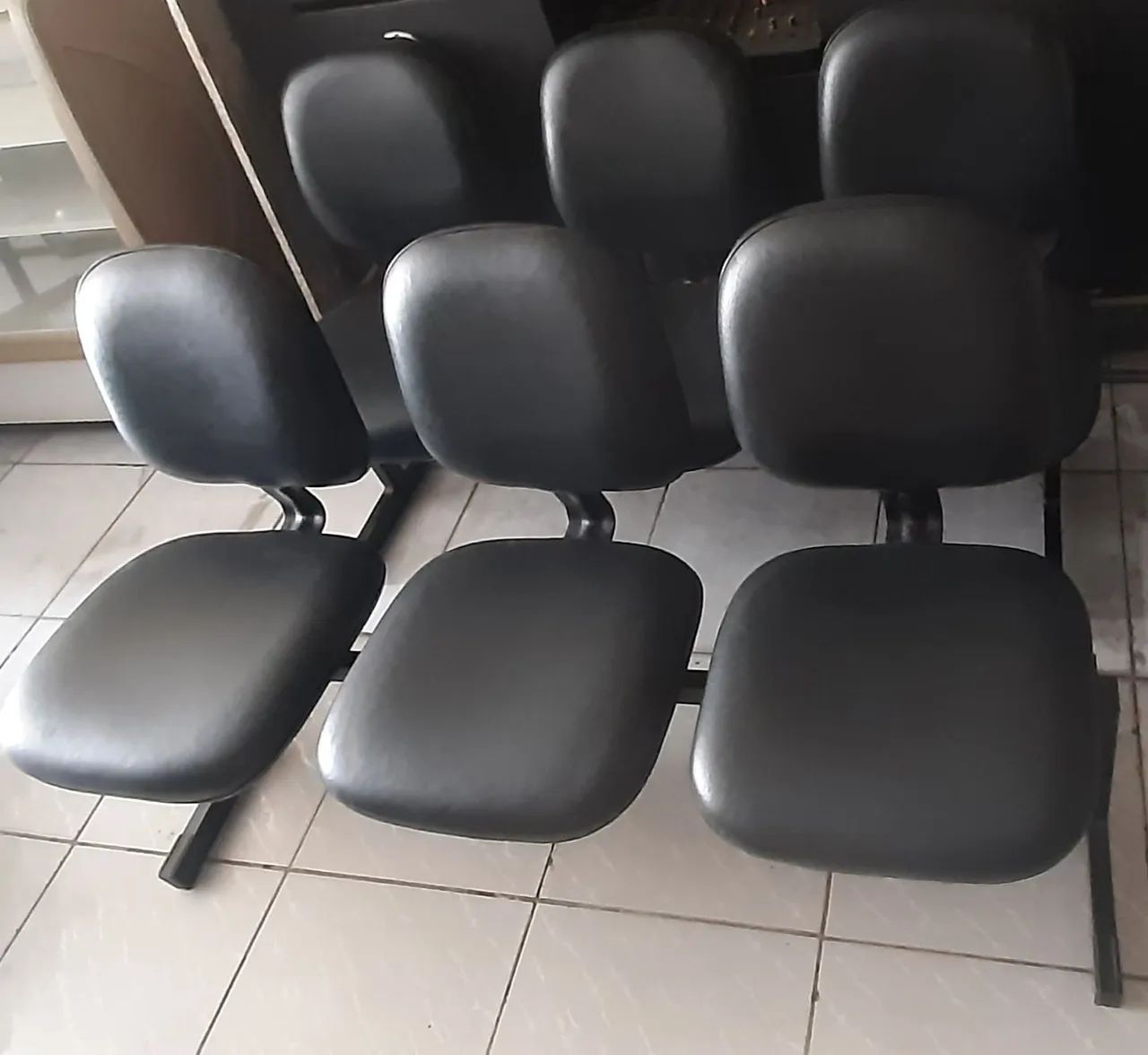 Longarina Executiva em Couro e Acolchoada  - Foto 2