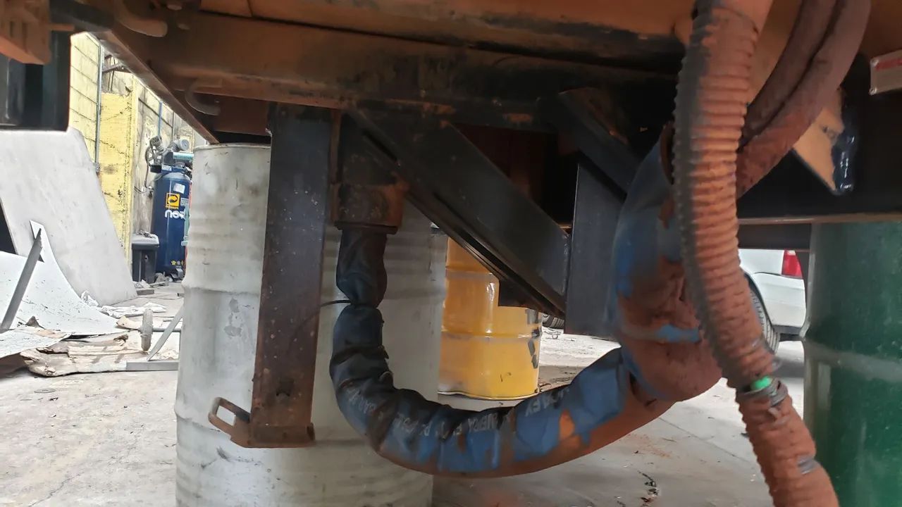 Carroceria de ferro com munck elétrico  - Foto 8