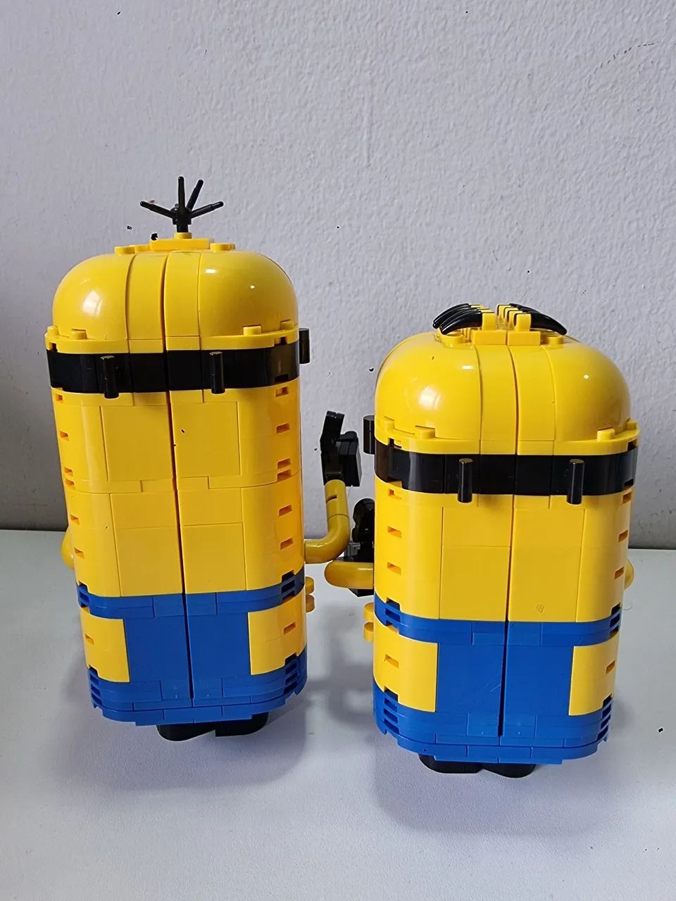 Lego Minions e o seu Covil Construídos com Peças - Foto 3