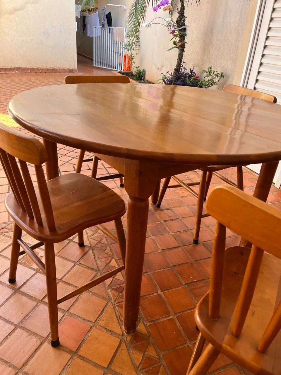 Mesa madeira maciça Med 1.15 com 04 cadeiras - Foto 2