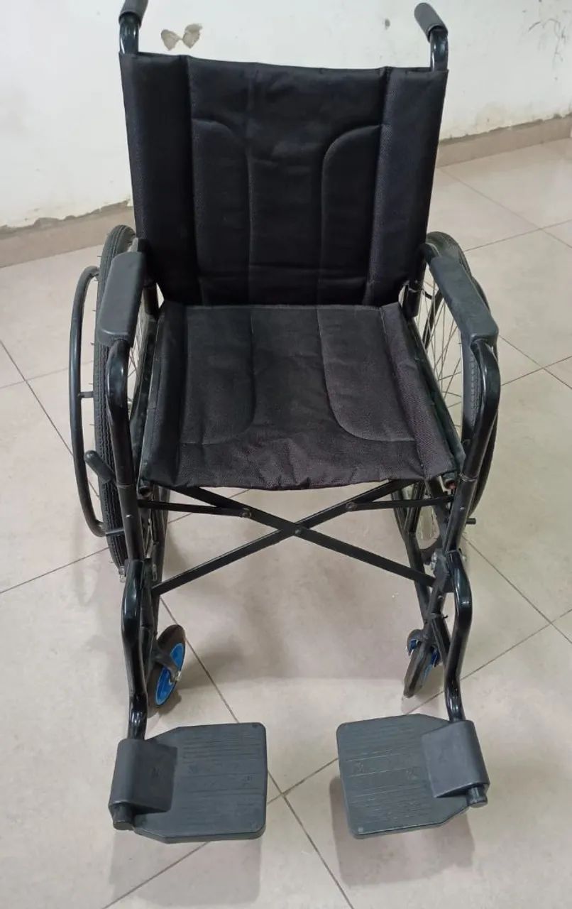 Cadeiras de rodas usada R$ 300,00 - Foto 2