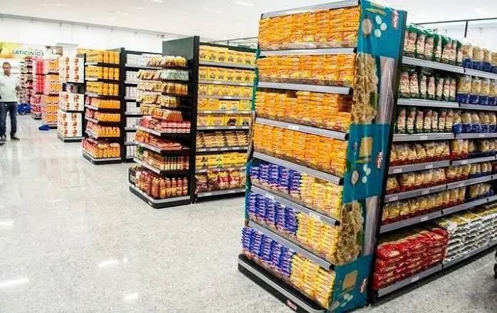 Prateleira gôndolas de supermercado 