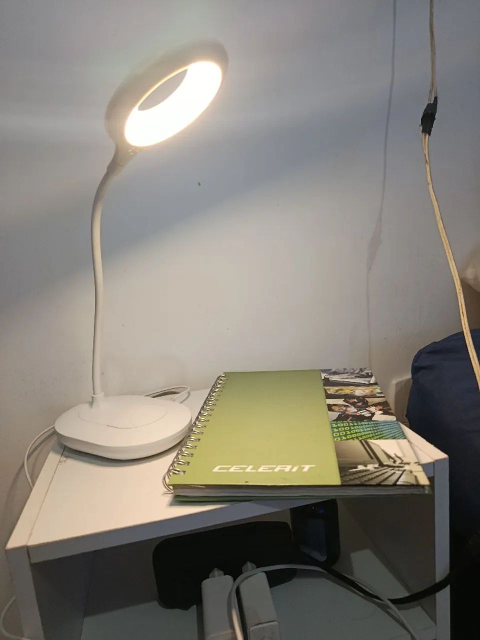 Luminária mesa Led, Nova na caixa! - Foto 2