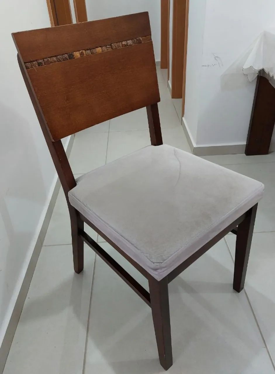 Mesa de jantar com 6 cadeiras estofadas 1,6 x 0,9m  - Foto 5