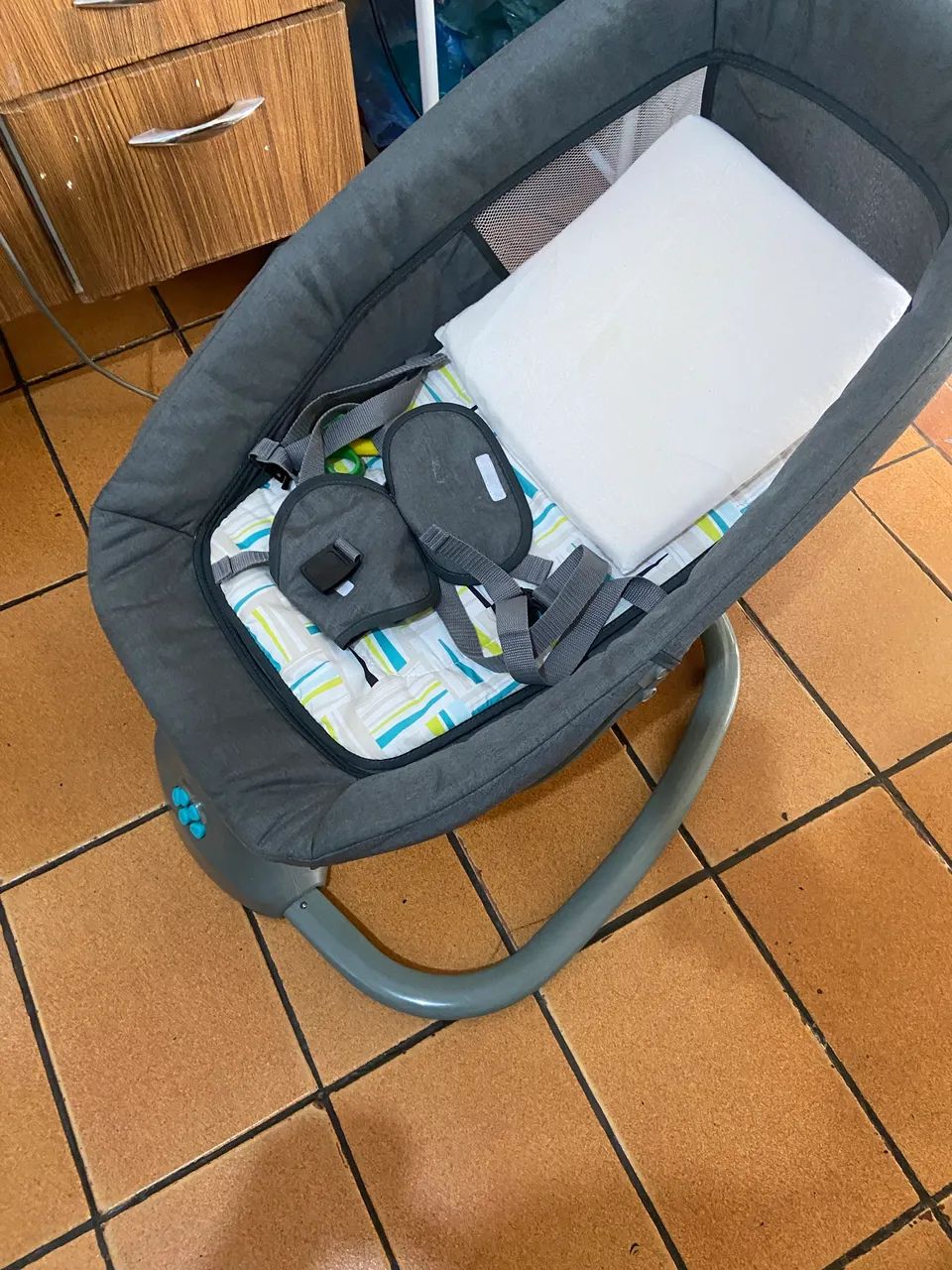 Cadeira De Descanso Para Bebê- Mastela Techno Premium Elétrica muito nova - Foto 5