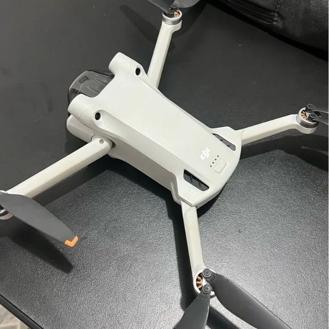 Drone DJI Mini 3 4K + Controle DJI RC
