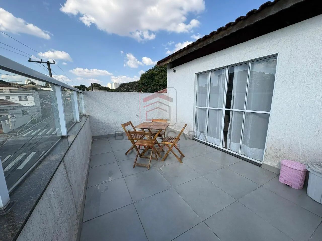 Casa ampla e bem distribuída, com 140 m² de área construída - Foto 2