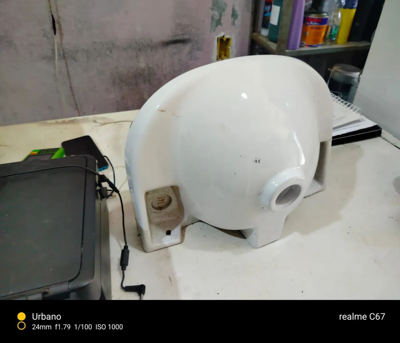 Bathroom sink441139920665978882