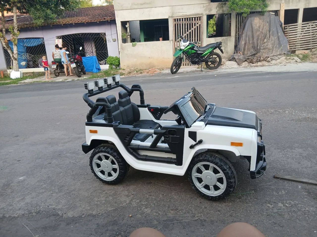 Carro elétrico brinquedo 