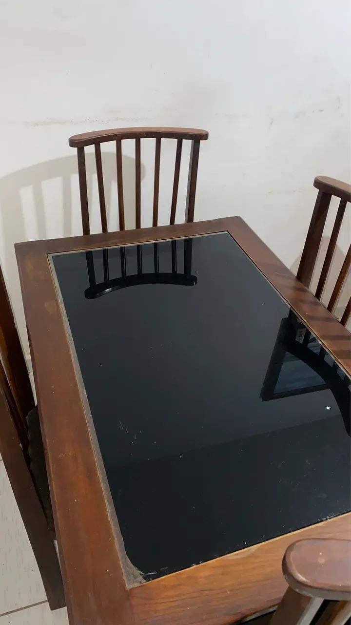 mesa madeira pura com quatro cadeiras  - Foto 4