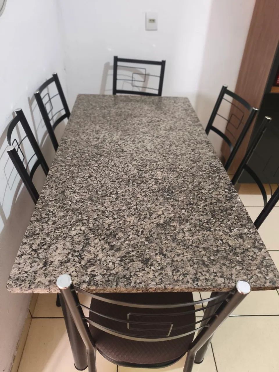 Mesa de granito com 06 cadeiras  - Foto 2