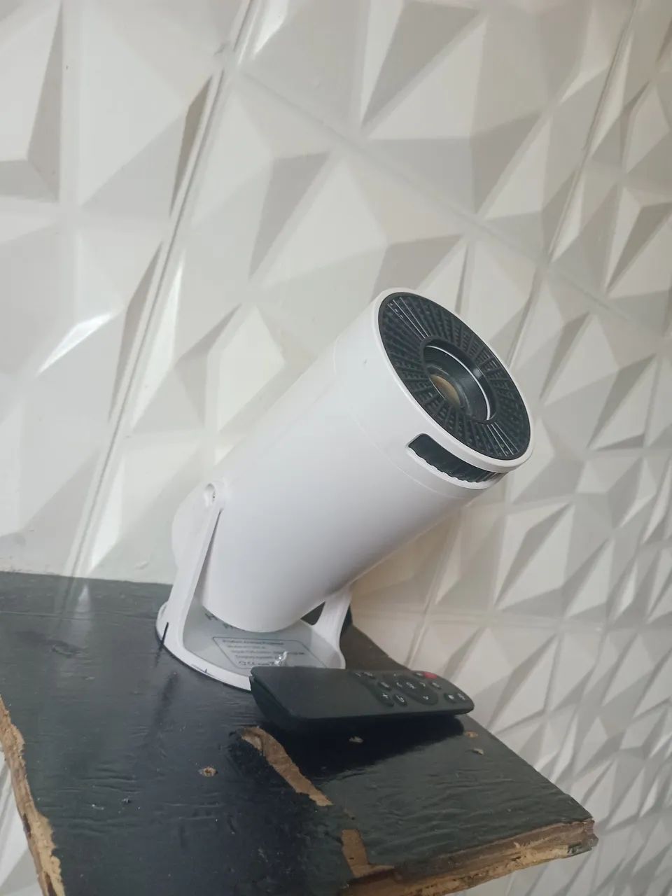 Vende-se Projetor HY300 vídeo HD - Foto 2