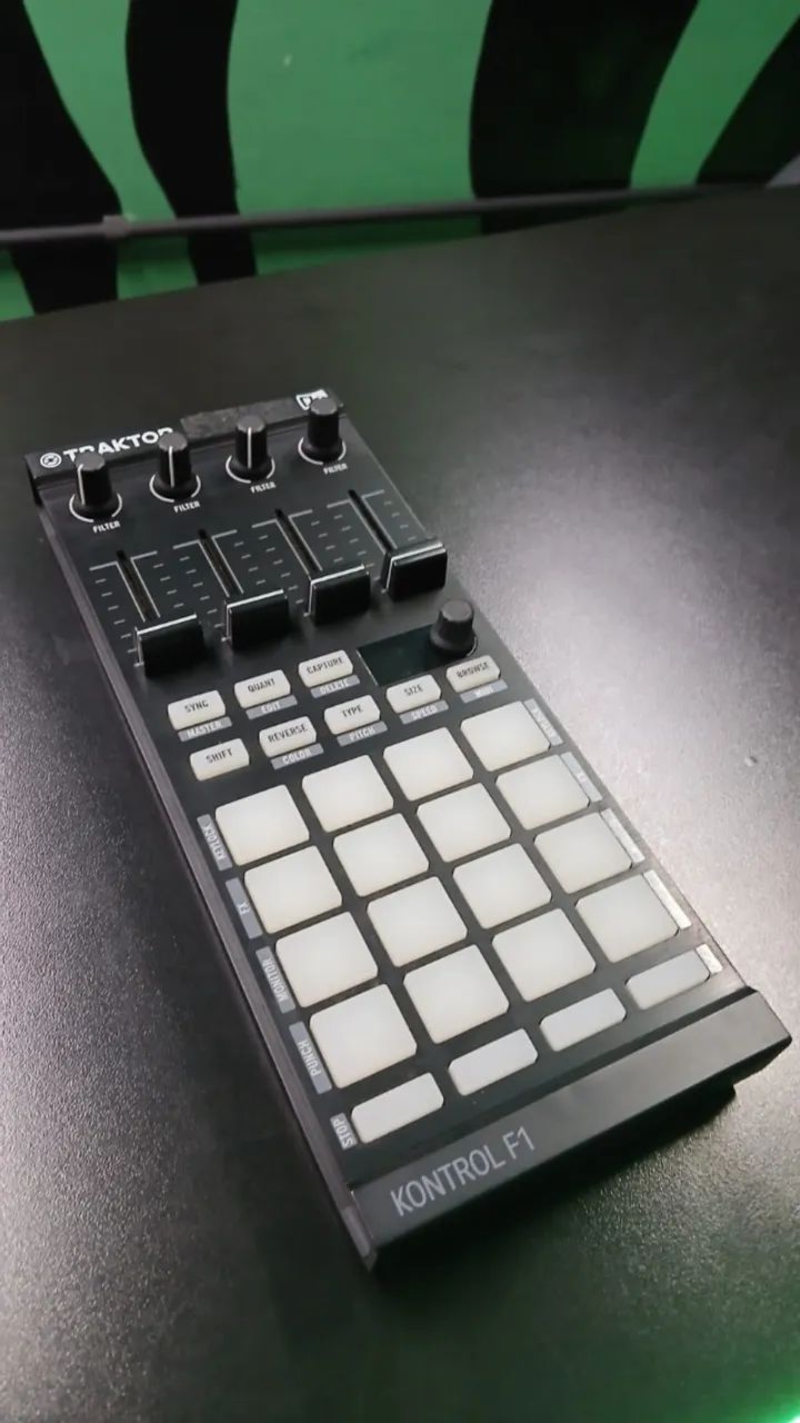 Traktor Kontrol F1 - Foto 2
