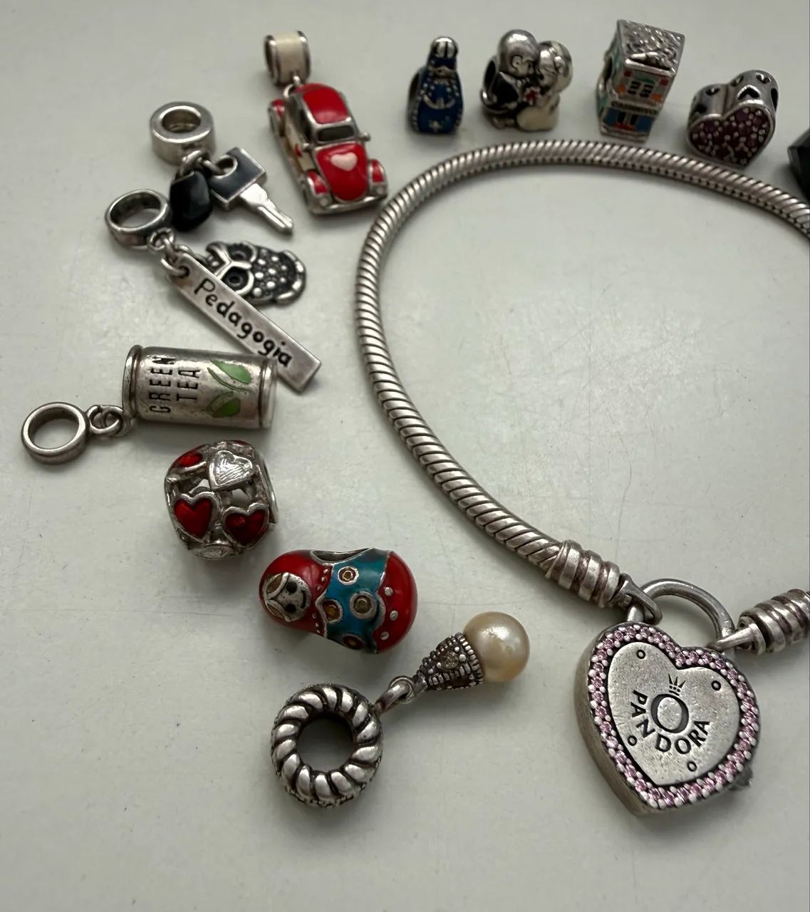 Pulseira PANDORA original com berloques VIVARA/ PANDORA. - Foto 2