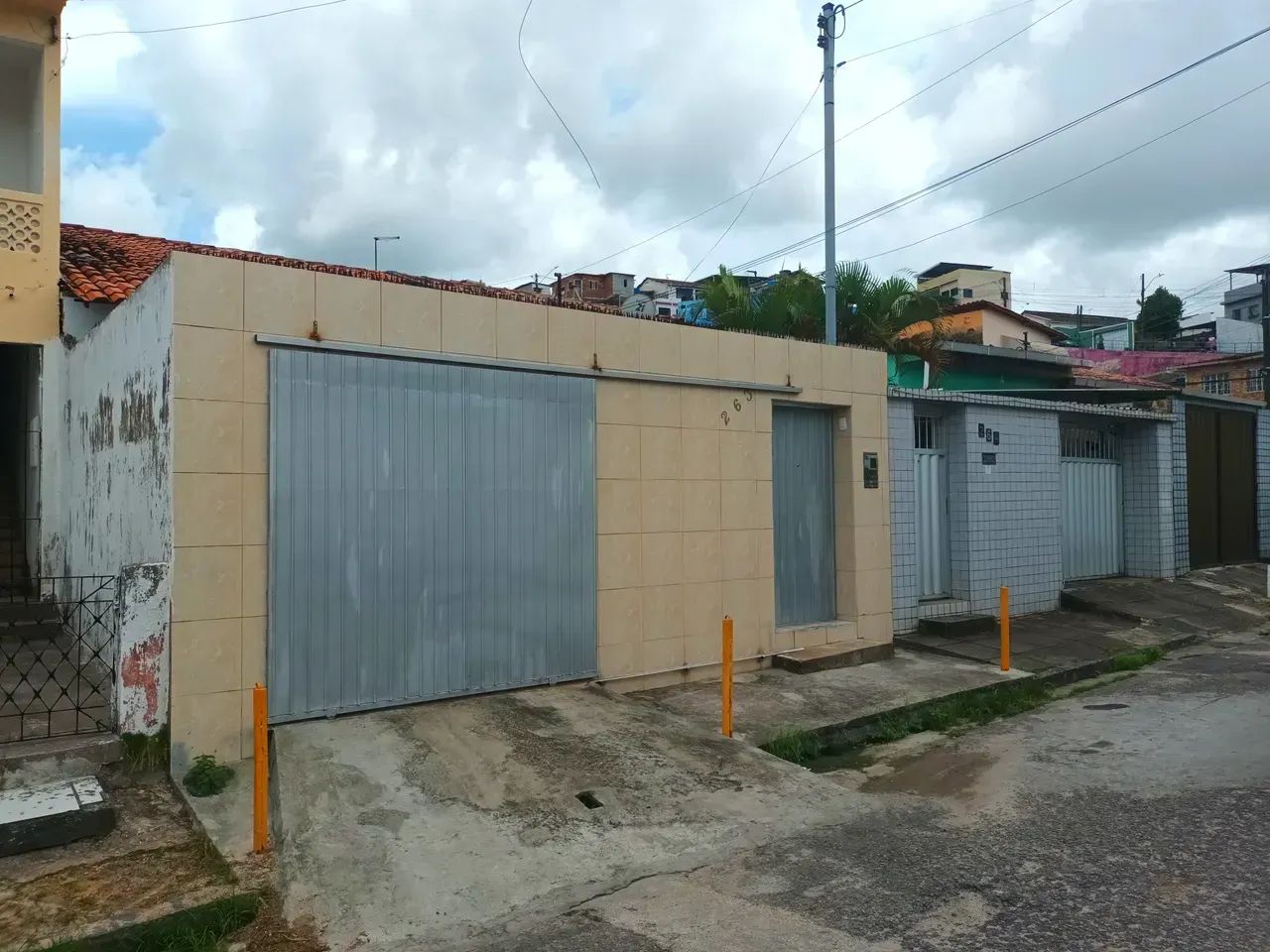 CASA À VENDA NO VASCO DA GAMA, COM TRÊS QUARTOS, COM FINANCIAMENTO DA CAIXA.
