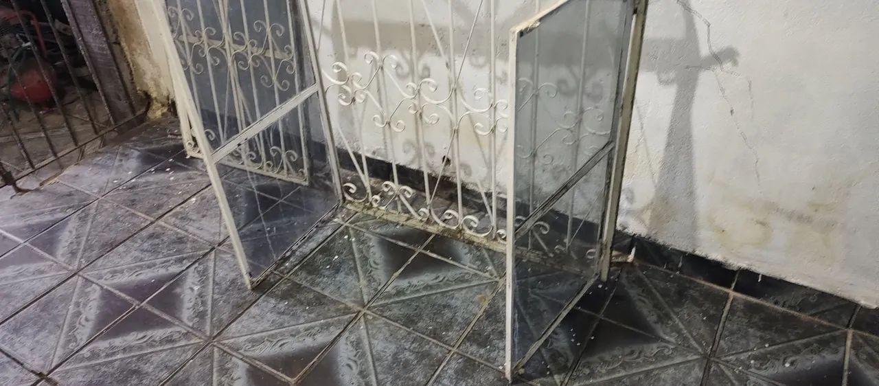 Colonial Iron Windows441993424956313602
