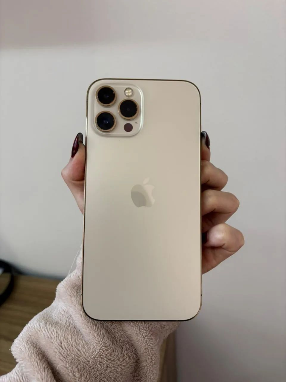 Iphone 12 pro max dourado 128gb - Celulares e Smartphones