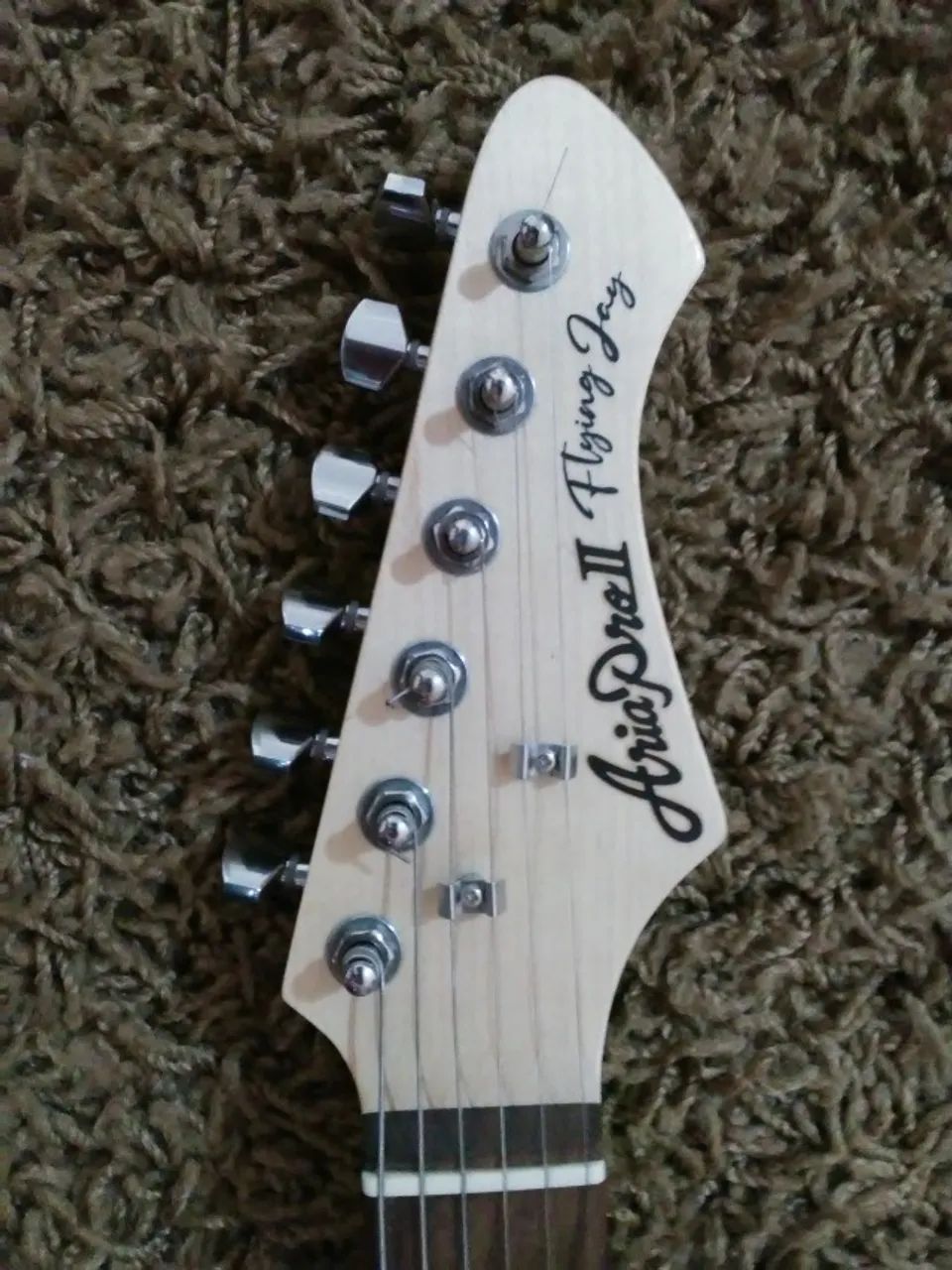 Guitarra Aria Pra II Flying Joy - Foto 4