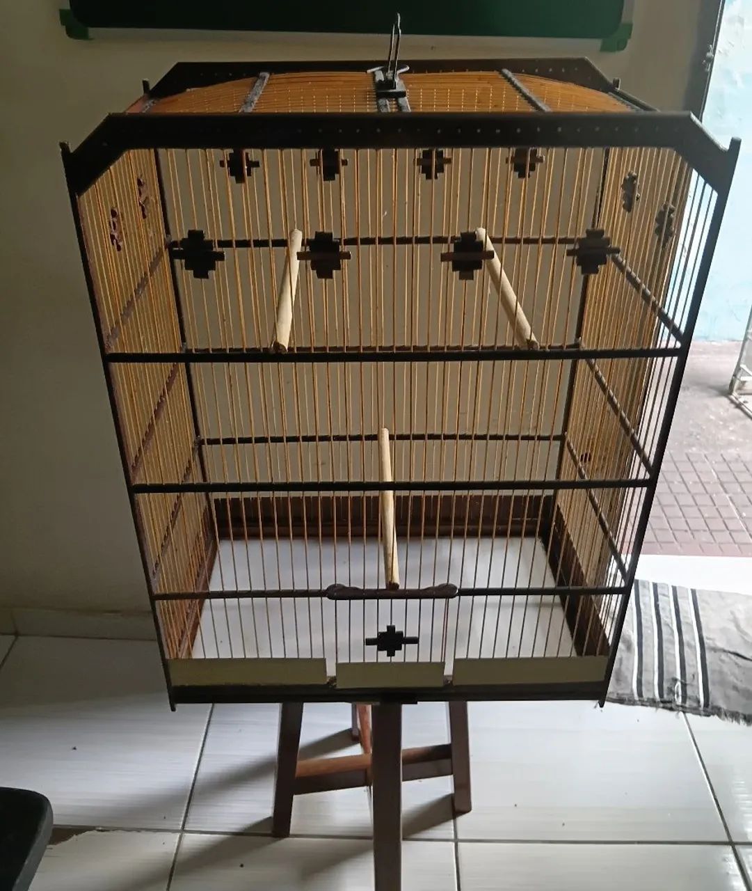 Gaiola Grande Madeira Nobre Canela 70x54x31cm  Modelo Exclusivo Pouquíssimo Uso  - Foto 3