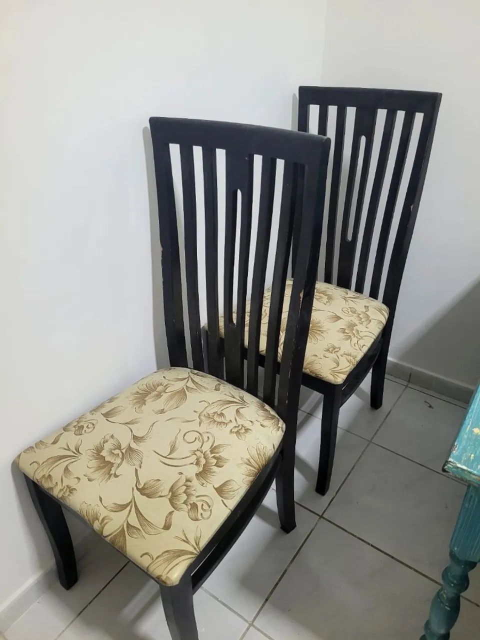 ? 4 Cadeiras de Madeira para Mesa de Jantar - Foto 3