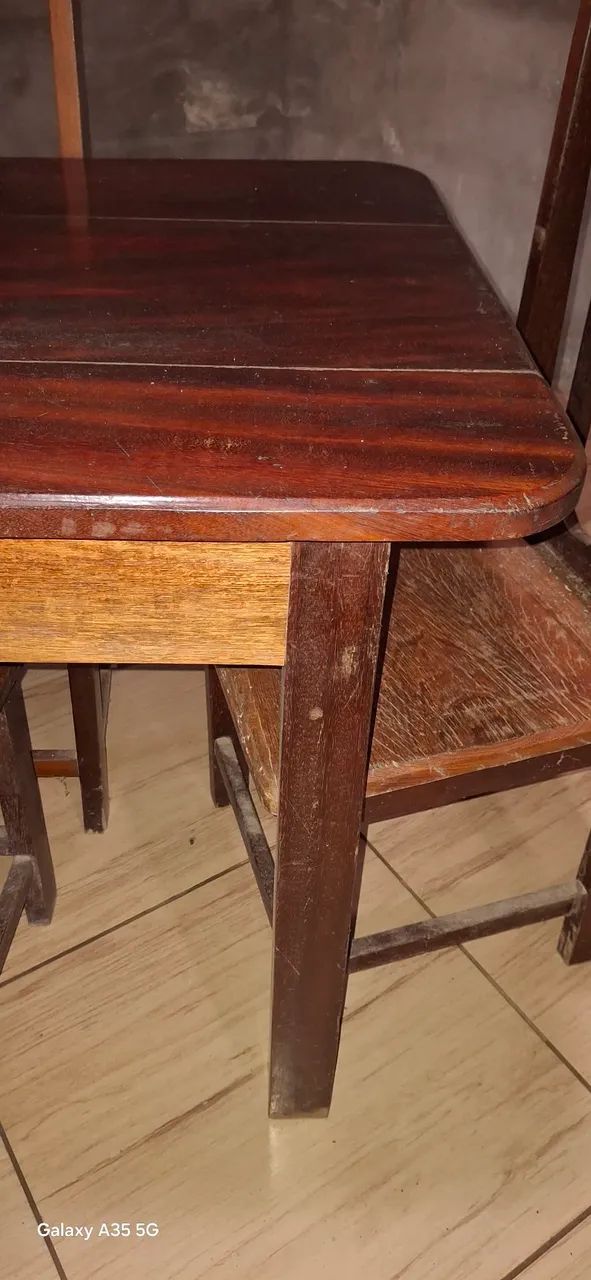 Mesa de madeira com 6 cadeiras - Foto 4