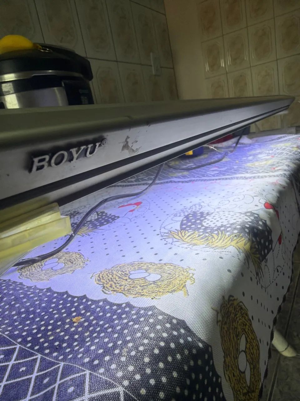 Luminária boyu 1m 110w