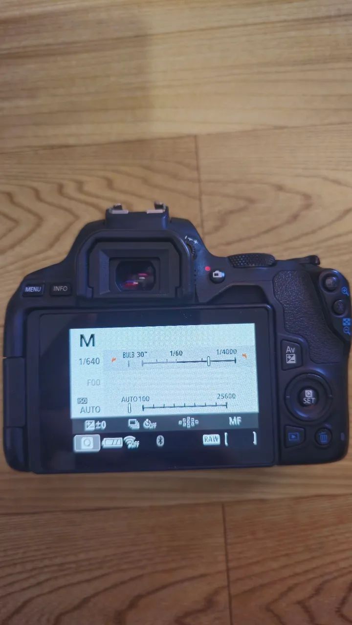 Camera Canon SL3 - Foto 4