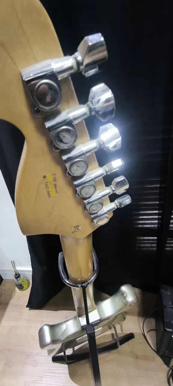 Guitarra Tagima T-735 Special + Amplificador Borne Strike G30 com cabo Tiaflex Jomacler