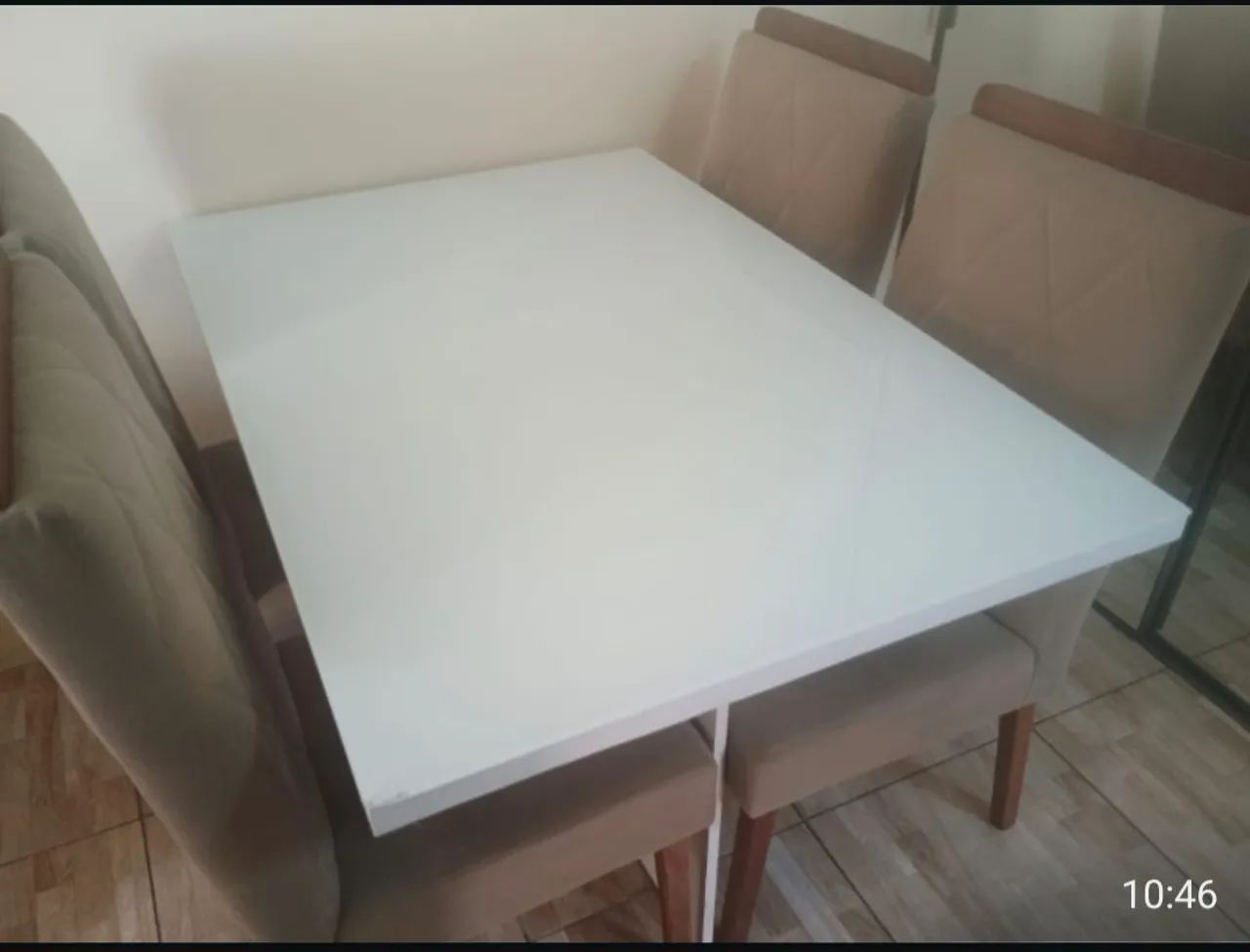 Mesa e cadeiras 