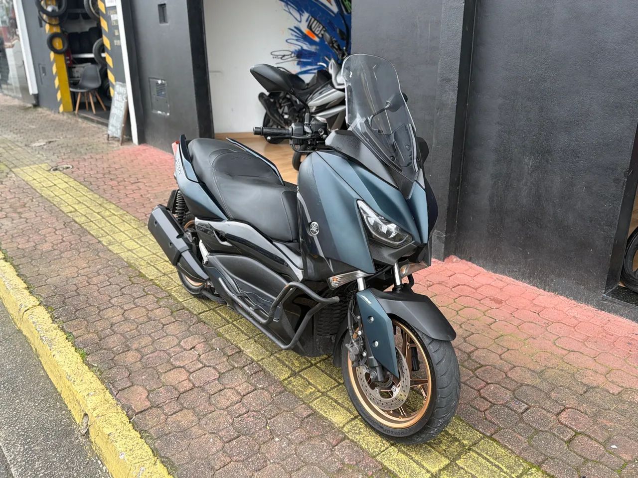 X MAX  - Foto 3