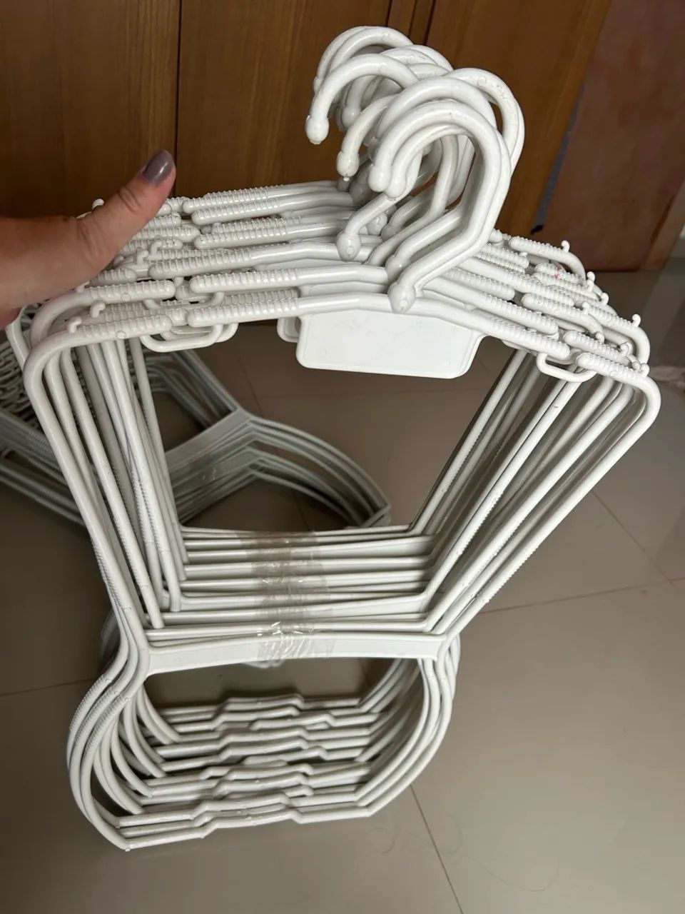 Cabide plástico Silhueta  - Foto 3