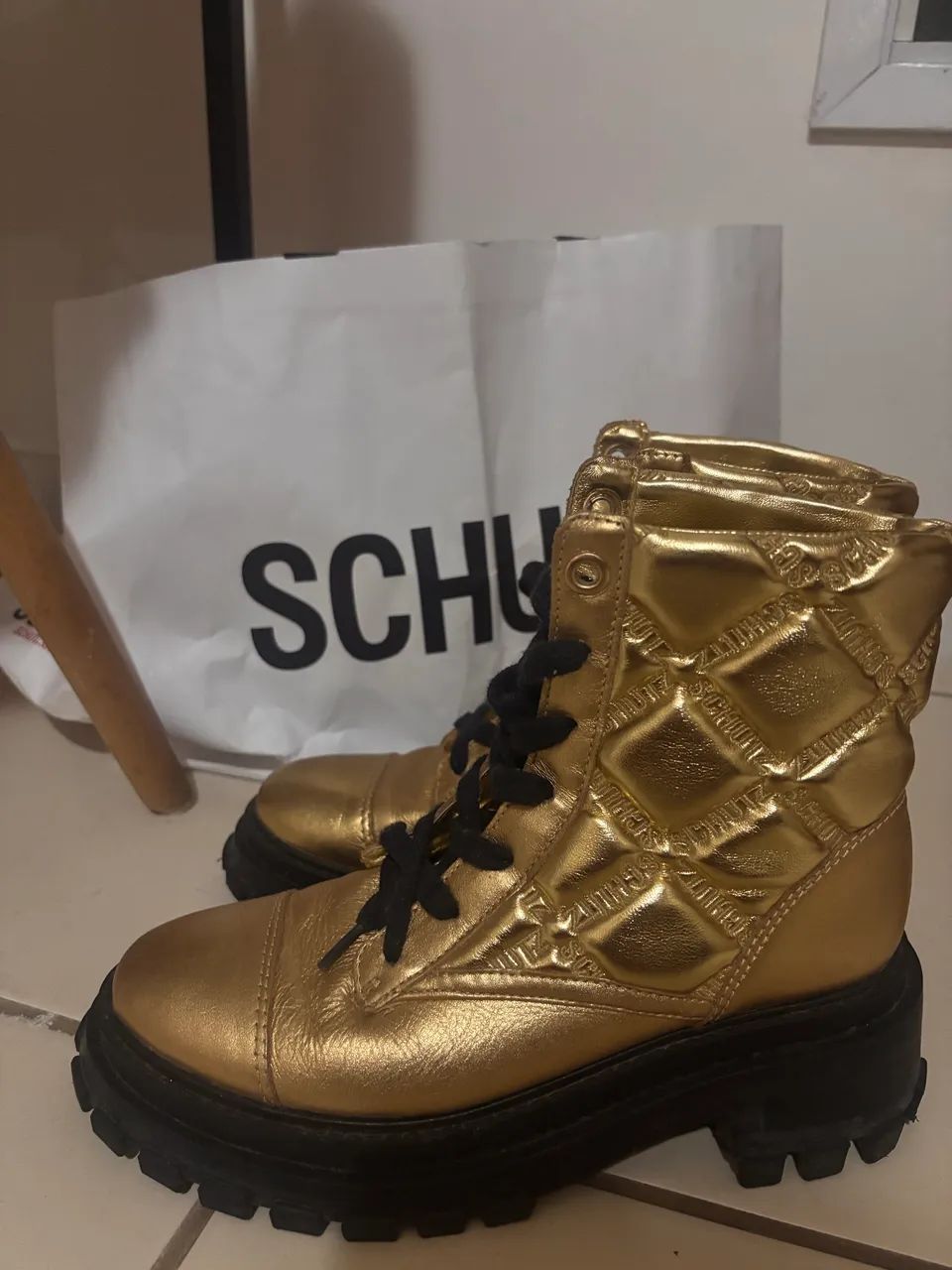 Bota Dourada  Schutz- Perfeita ! Como nova !  - Foto 5