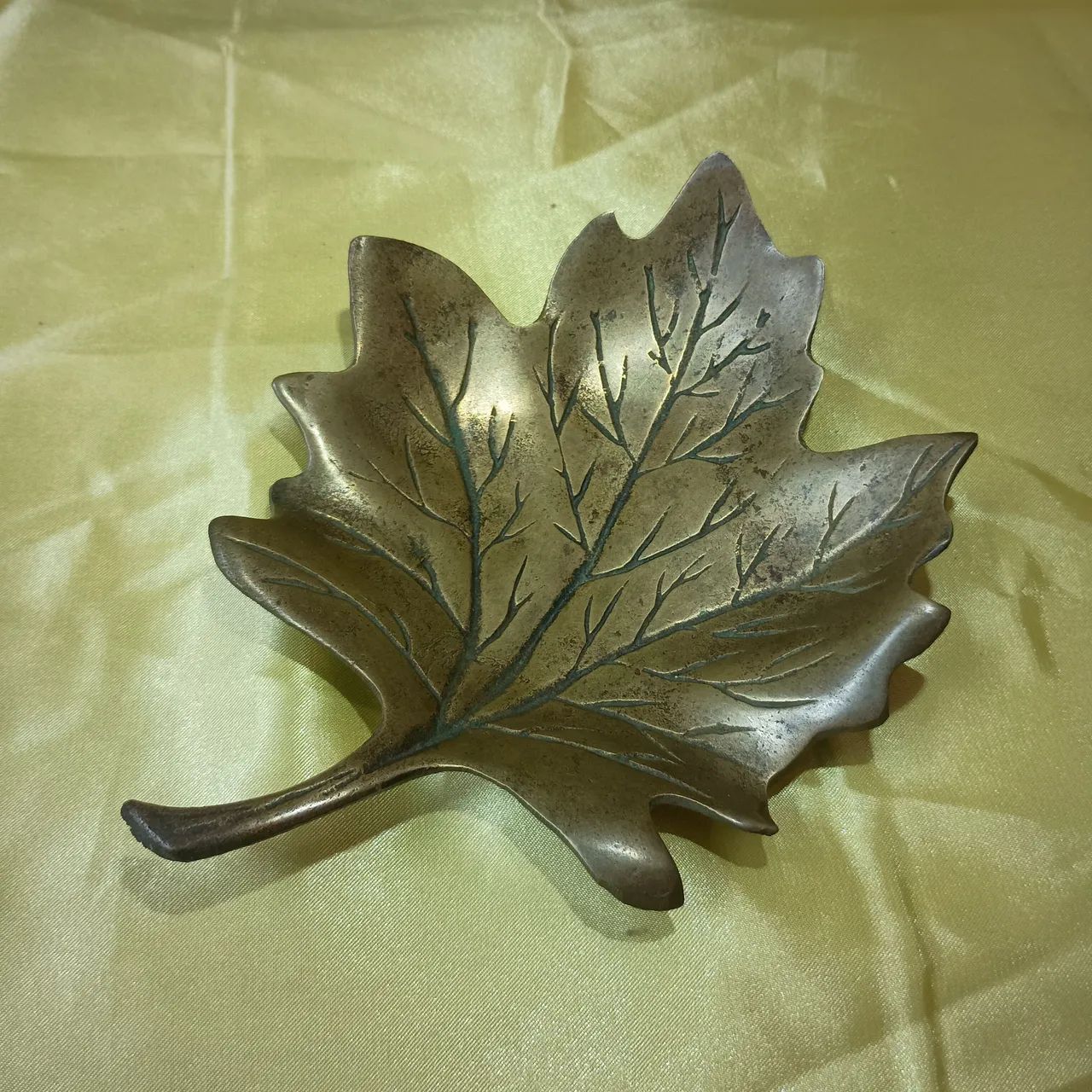 Saboneteira / Cinzeiro de bronze em formato de folha