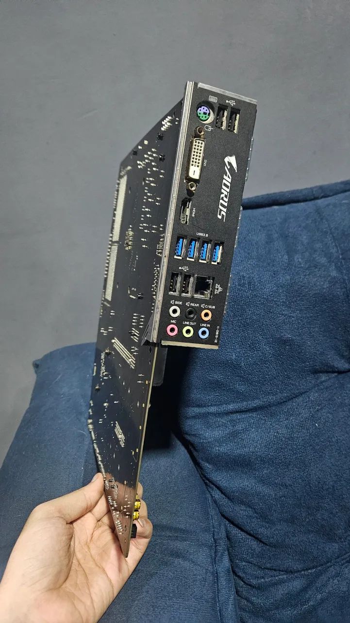 Placa mãe gamer gigabyte B450 Aorus - Foto 3
