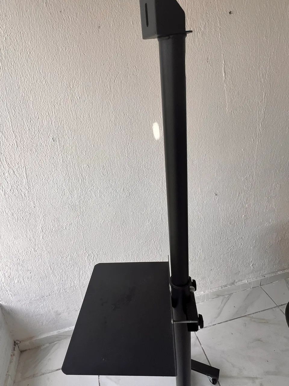 Suporte pedestal para tv