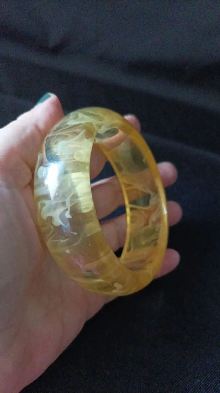 Bracelete em resina tom de mel com efeito fumaça  - Foto 2