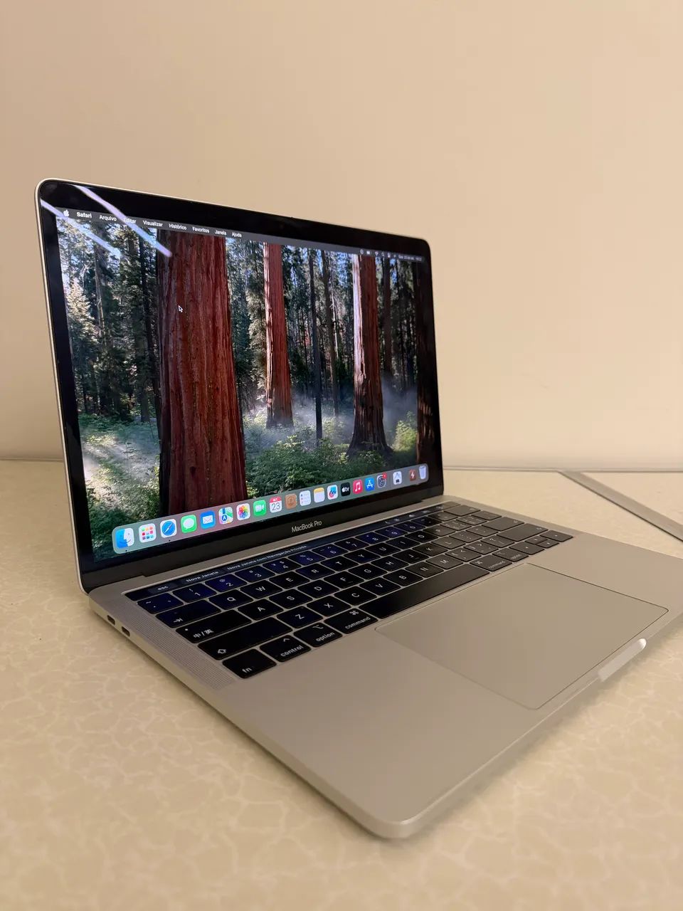 MacBook Pro 2019 Intel i5 8GB 256GB - Foto 3