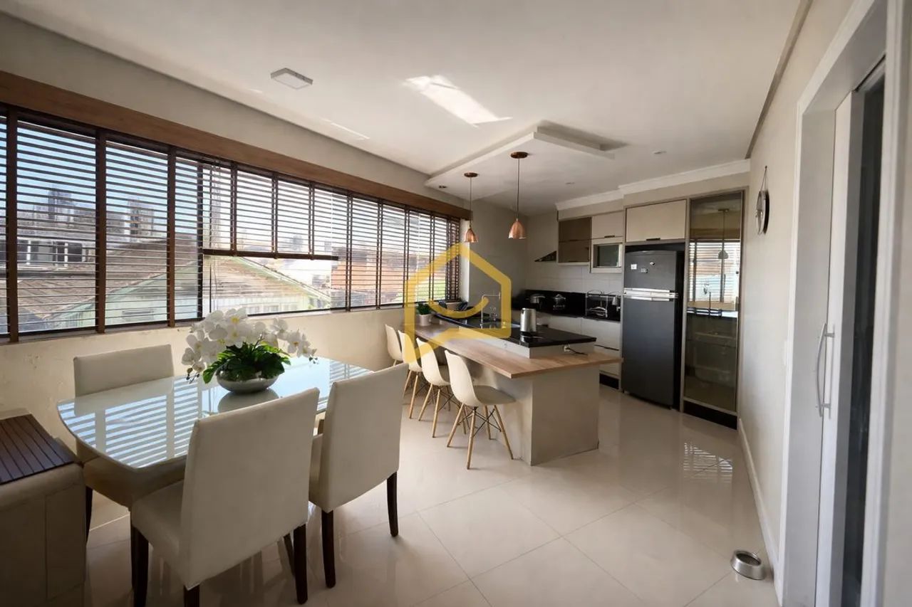 4 Apartamentos mais um espaço Comercial no Roçado