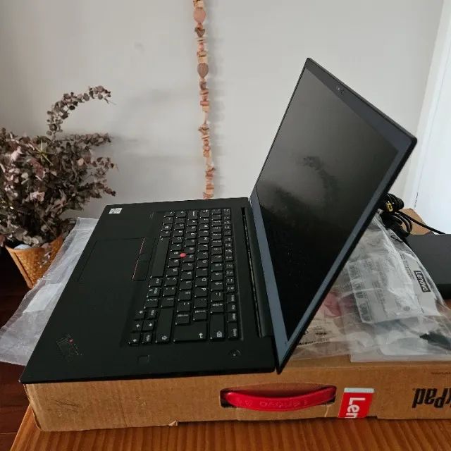 Thinkpad P1 Gen3 i7-10850H 32Gb Ram 1Tb SSD Nvidia T1000 4gb VRam