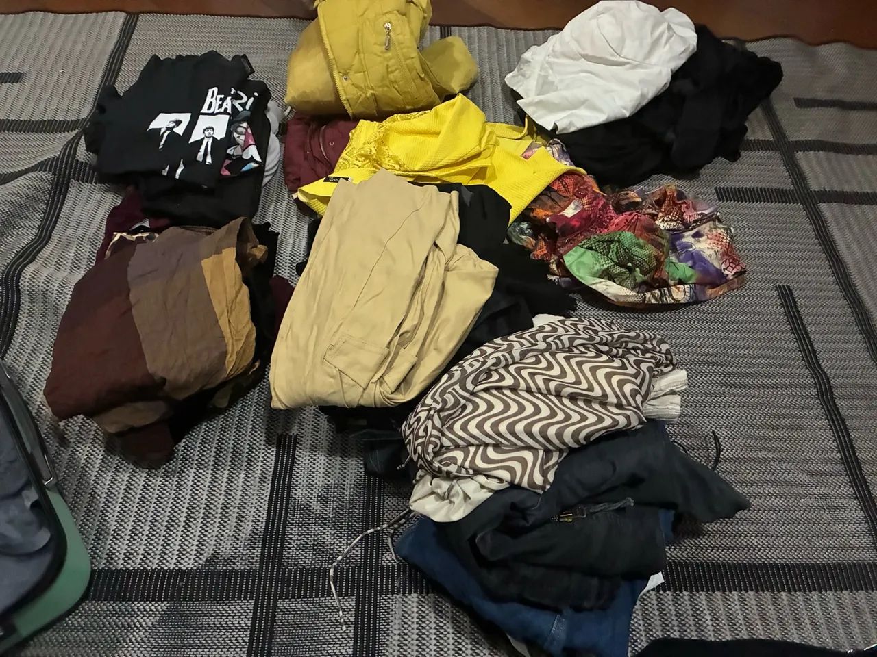 Lote de roupas P/M  - Foto 4